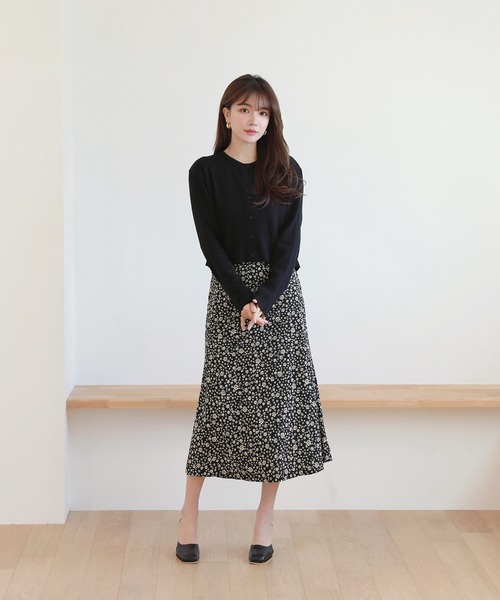 by muni:r（バイ ムニール）の「スタンダードフィットラウンドネックリブカーディガン（カーディガン/ボレロ・レディース・ブラック/ベージュ/ブルー・FREE）」の4枚目の写真