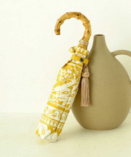 utatane（ウタタネ）の「折りたたみ日傘 完全遮光100％ 晴雨兼用 インド更紗柄（内ストラップ付）（折りたたみ傘・レディース・ネイビー/レッド/マスタード/ピンク/ブルー・FREE）」の4枚目の写真