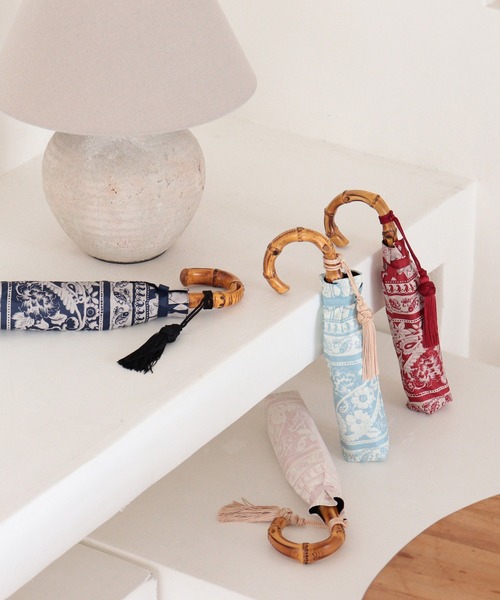 utatane（ウタタネ）の「折りたたみ日傘 完全遮光100％ 晴雨兼用 インド更紗柄（内ストラップ付）（折りたたみ傘・レディース・ネイビー/レッド/マスタード/ピンク/ブルー・FREE）」の21枚目の写真