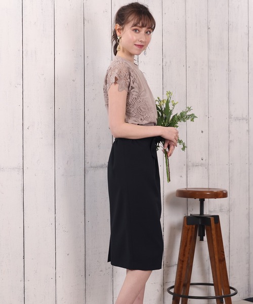 ASTORIA ODIER(アストリアオディール)の「モチーフレース使いカットプルオーバー(Tシャツ/カットソー・レディース・グレイッシュベージュ/ホワイト/ブラック/グリーン・MEDIUM)」の20枚目の写真