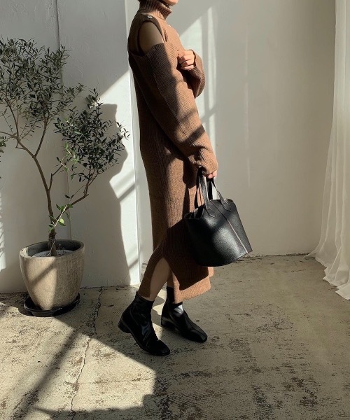 Amiur（エミレ）の「smooth mini shoulder bag（ショルダーバッグ・レディース・ベージュ/ブラック/ブラウン・FREE）」の5枚目の写真