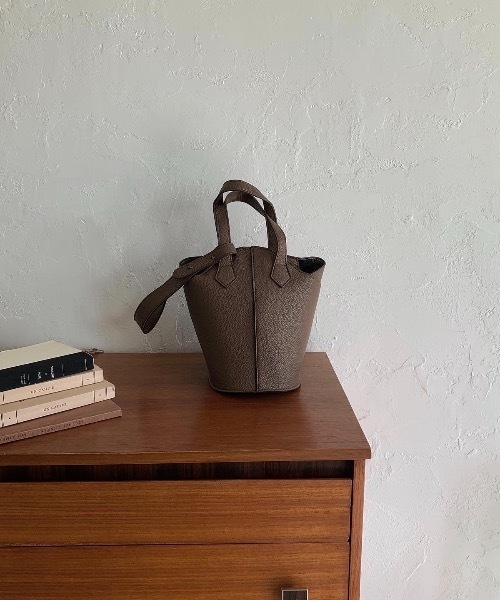 Amiur（エミレ）の「smooth mini shoulder bag（ショルダーバッグ・レディース・ベージュ/ブラック/ブラウン・FREE）」の7枚目の写真