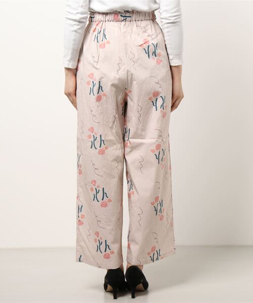 POU DOU DOU（プードゥドゥ）の「drawingフラワープリントイージーパンツ（その他パンツ・レディース・ピンク/ダークグレー・3）」の3枚目の写真
