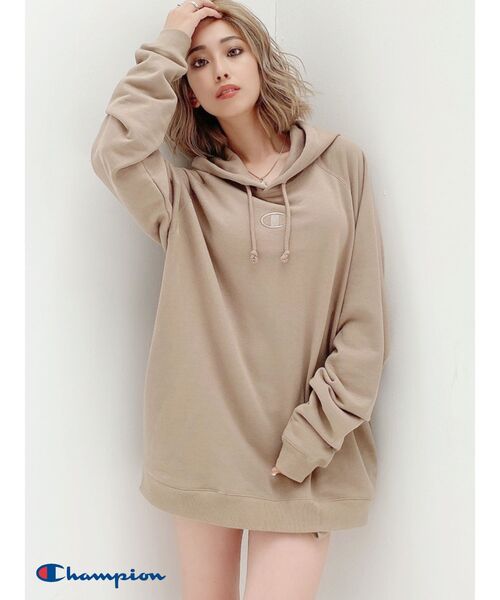 Champion（チャンピオン）の「Champion BIG Hoodie（パーカー・レディース・ブラック/ベージュ/ブラウン/ボルドー・FREE）」の4枚目の写真