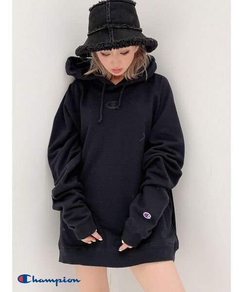 Champion（チャンピオン）の「Champion BIG Hoodie（パーカー・レディース・ブラック/ベージュ/ブラウン/ボルドー・FREE）」の16枚目の写真