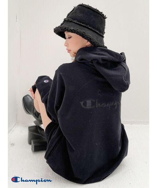 Champion（チャンピオン）の「Champion BIG Hoodie（パーカー・レディース・ブラック/ベージュ/ブラウン/ボルドー・FREE）」の10枚目の写真