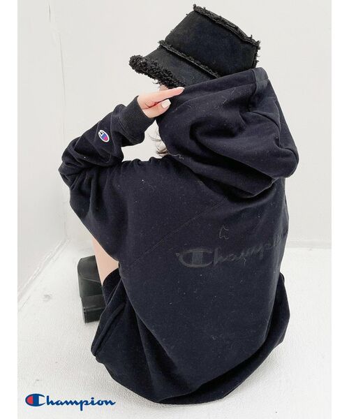 Champion（チャンピオン）の「Champion BIG Hoodie（パーカー・レディース・ブラック/ベージュ/ブラウン/ボルドー・FREE）」の14枚目の写真