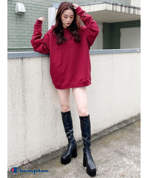 Champion（チャンピオン）の「Champion BIG Hoodie（パーカー・レディース・ブラック/ベージュ/ブラウン/ボルドー・FREE）」の12枚目の写真