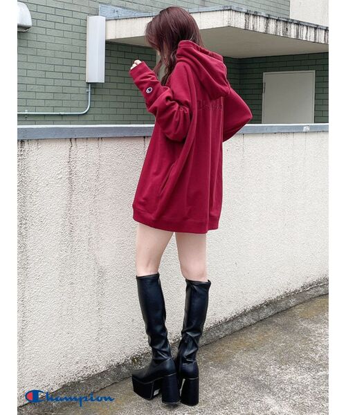 Champion（チャンピオン）の「Champion BIG Hoodie（パーカー・レディース・ブラック/ベージュ/ブラウン/ボルドー・FREE）」の7枚目の写真