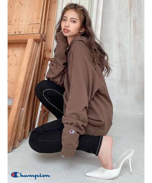 Champion（チャンピオン）の「Champion BIG Hoodie（パーカー・レディース・ブラック/ベージュ/ブラウン/ボルドー・FREE）」の21枚目の写真