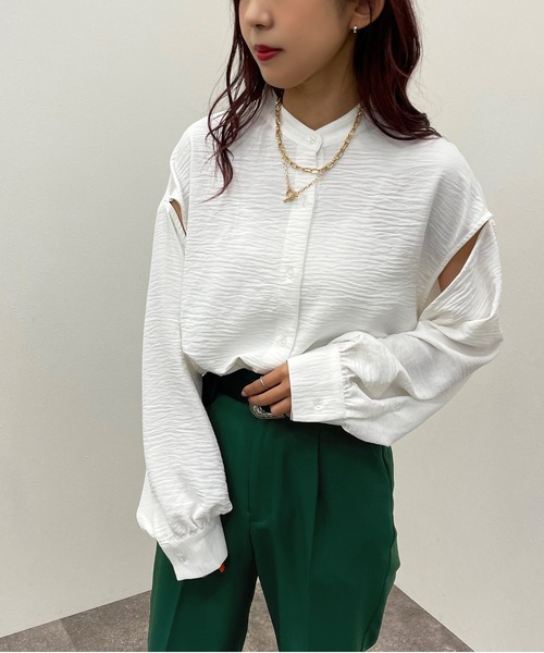 apres jour mignon（アプレジュールミニョン）の「袖スリットバンドカラーシャツ 【ZOZOTOWN限定アイテム】（シャツ/ブラウス・レディース・ブルー/グリーン/ボルドー/ブラック/オフホワイト・X-LARGE/フリー）」の2枚目の写真