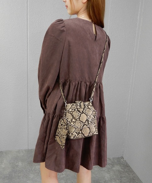 minia（ミニア）の「カードケース付きボールチェーンミニバッグ　◆（ショルダーバッグ・レディース・アイボリー/パイソン/ブラック/カーキ・FREE）」の10枚目の写真