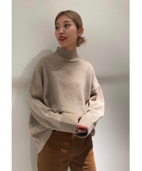BLACK BY MOUSSY(ブラックバイマウジー)の「trinity back round tops(トリニティバックラウンドトップス)(ニット/セーター・レディース・ブラック/ベージュ/グレー/レッド・FREE)」の1枚目の写真
