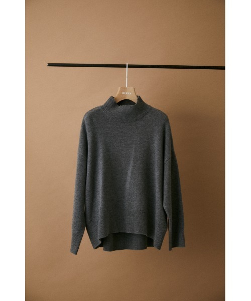 BLACK BY MOUSSY(ブラックバイマウジー)の「trinity back round tops(トリニティバックラウンドトップス)(ニット/セーター・レディース・ブラック/ベージュ/グレー/レッド・FREE)」の3枚目の写真