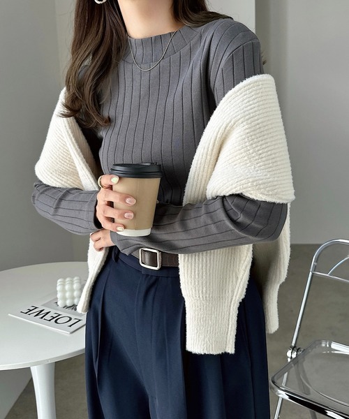 andme(アンドミー)の「コットン長袖ワイドリブモックネックTシャツ(Tシャツ/カットソー・レディース・チャコールグレー/ブラック/ブラウン/オフホワイト/グリーン/ブラウン系その他/ライトグリーン/ネイビー・M/L)」の3枚目の写真