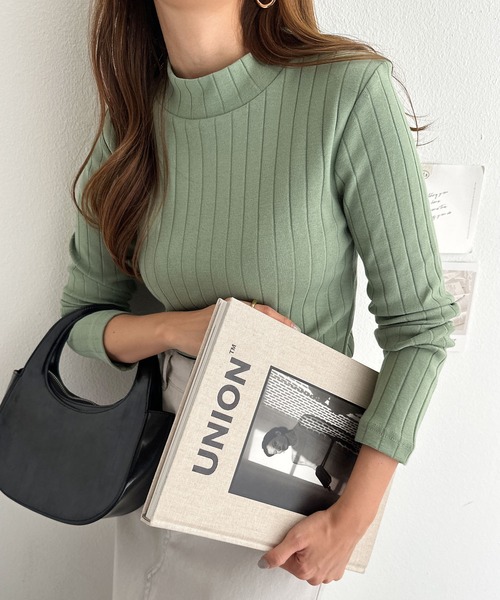 andme(アンドミー)の「コットン長袖ワイドリブモックネックTシャツ(Tシャツ/カットソー・レディース・チャコールグレー/ブラック/ブラウン/オフホワイト/グリーン/ブラウン系その他/ライトグリーン/ネイビー・M/L)」の7枚目の写真