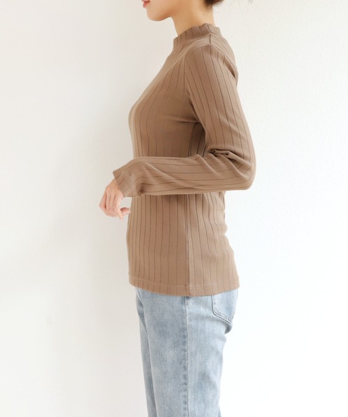 andme(アンドミー)の「コットン長袖ワイドリブモックネックTシャツ(Tシャツ/カットソー・レディース・チャコールグレー/ブラック/ブラウン/オフホワイト/グリーン/ブラウン系その他/ライトグリーン/ネイビー・M/L)」の22枚目の写真