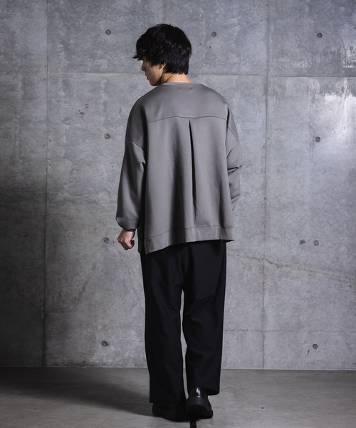 NIDO（ニド）の「ダンボールクルートレーナー（スウェット・メンズ・チャコールグレー/グレイッシュベージュ・M/L）」の3枚目の写真