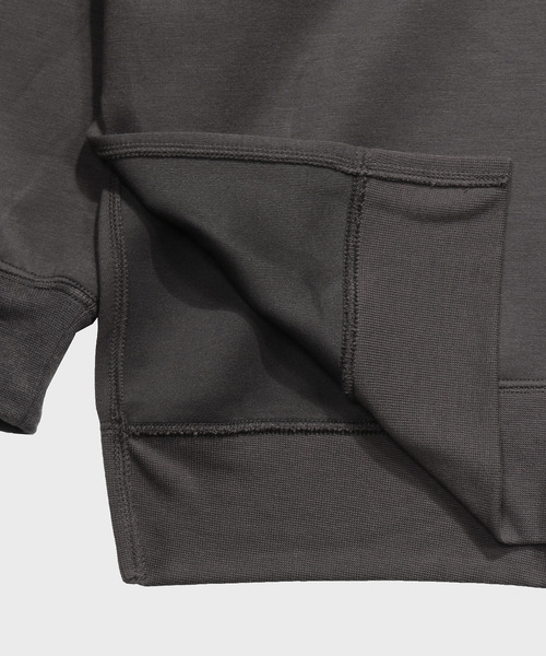 NIDO（ニド）の「ダンボールクルートレーナー（スウェット・メンズ・チャコールグレー/グレイッシュベージュ・M/L）」の6枚目の写真