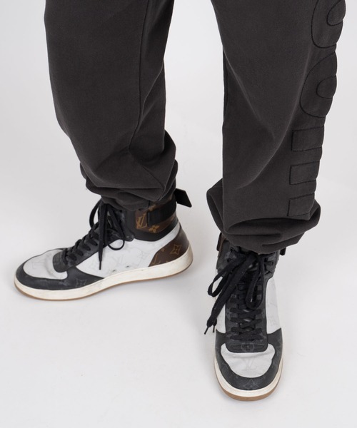 #Re:room（リルーム）の「ビッグロゴチェーンステッチスウェットパンツ（スウェットパンツ・メンズ・オフホワイト/ベージュ/イエロー/ライトブラック・SMALL/MEDIUM）」の10枚目の写真