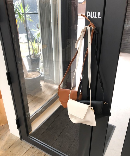 Kotoe（コトエ）の「2WAY フェイクレザー 変形 チェーン ミニ ショルダー ハンド バッグ（ハンドバッグ・レディース・ホワイト/ブラック/ブラウン・FREE）」の5枚目の写真