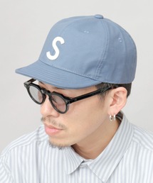 Basiquenti（ベーシックエンティ）の「選べる2素材 S ロゴワッペン ツイル  ショートブリム アンパイアキャップ（キャップ）」