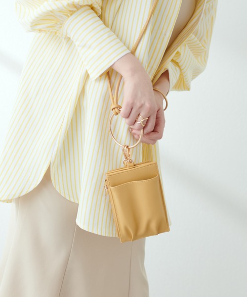 natural couture(ナチュラルクチュール)の「マルチリングスマホショルダー(ショルダーバッグ・レディース・ブラック/イエロー/アイボリー・FREE)」の3枚目の写真