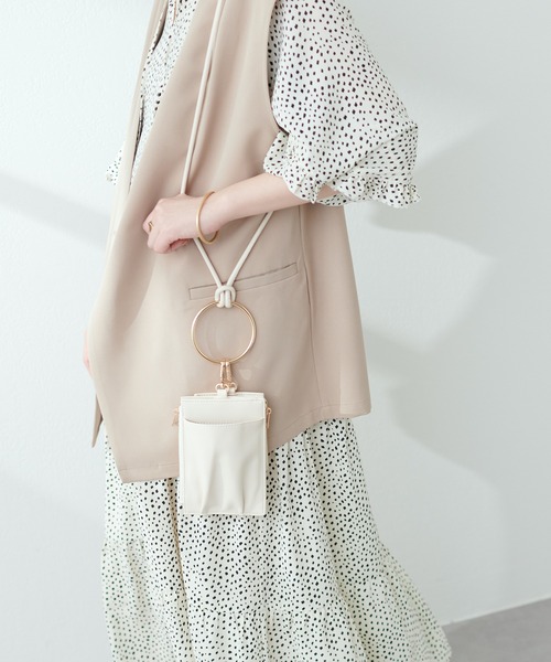 natural couture(ナチュラルクチュール)の「マルチリングスマホショルダー(ショルダーバッグ・レディース・ブラック/イエロー/アイボリー・FREE)」の1枚目の写真