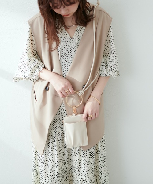 natural couture(ナチュラルクチュール)の「マルチリングスマホショルダー(ショルダーバッグ・レディース・ブラック/イエロー/アイボリー・FREE)」の9枚目の写真