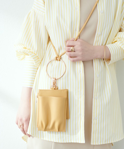 natural couture(ナチュラルクチュール)の「マルチリングスマホショルダー(ショルダーバッグ・レディース・ブラック/イエロー/アイボリー・FREE)」の13枚目の写真