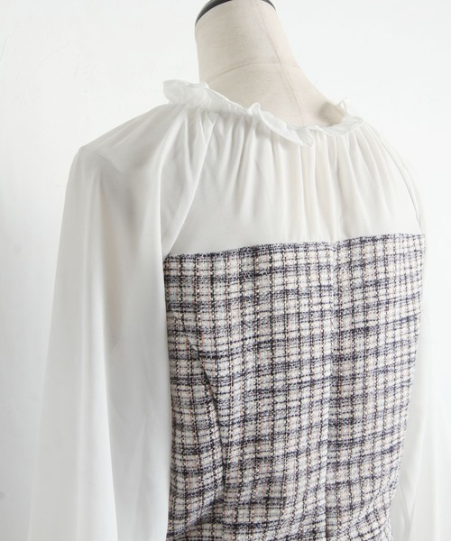 tocco closet(トッコ クローゼット)の「レイヤード風プチフリルネックキャンディースリーブ切替ツイードワンピース(ワンピース・レディース・ネイビー/オフホワイト・M)」の20枚目の写真