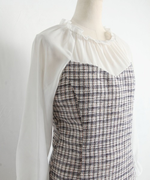 tocco closet(トッコ クローゼット)の「レイヤード風プチフリルネックキャンディースリーブ切替ツイードワンピース(ワンピース・レディース・ネイビー/オフホワイト・M)」の17枚目の写真