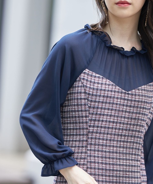 tocco closet(トッコ クローゼット)の「レイヤード風プチフリルネックキャンディースリーブ切替ツイードワンピース(ワンピース・レディース・ネイビー/オフホワイト・M)」の10枚目の写真