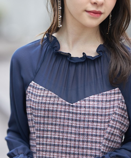 tocco closet(トッコ クローゼット)の「レイヤード風プチフリルネックキャンディースリーブ切替ツイードワンピース(ワンピース・レディース・ネイビー/オフホワイト・M)」の19枚目の写真