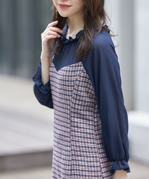 tocco closet(トッコ クローゼット)の「レイヤード風プチフリルネックキャンディースリーブ切替ツイードワンピース(ワンピース・レディース・ネイビー/オフホワイト・M)」の16枚目の写真