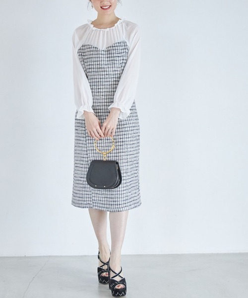 tocco closet(トッコ クローゼット)の「レイヤード風プチフリルネックキャンディースリーブ切替ツイードワンピース(ワンピース・レディース・ネイビー/オフホワイト・M)」の9枚目の写真