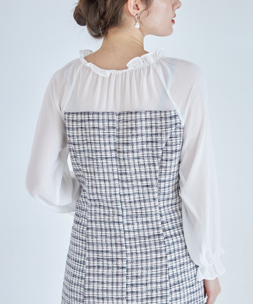 tocco closet(トッコ クローゼット)の「レイヤード風プチフリルネックキャンディースリーブ切替ツイードワンピース(ワンピース・レディース・ネイビー/オフホワイト・M)」の3枚目の写真