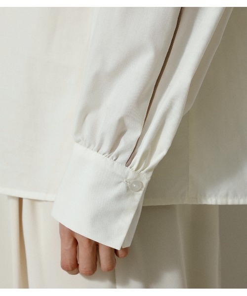 AZUL by moussy（アズールバイマウジー）の「PIPING DESIGN BLOUSE/パイピングデザインブラウス（シャツ/ブラウス・レディース・オフホワイト/ブラック・MEDIUM/SMALL）」の7枚目の写真