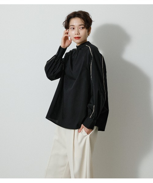 AZUL by moussy（アズールバイマウジー）の「PIPING DESIGN BLOUSE/パイピングデザインブラウス（シャツ/ブラウス・レディース・オフホワイト/ブラック・MEDIUM/SMALL）」の15枚目の写真