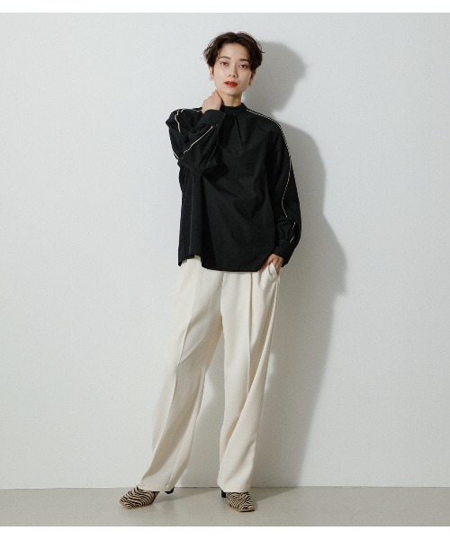 AZUL by moussy（アズールバイマウジー）の「PIPING DESIGN BLOUSE/パイピングデザインブラウス（シャツ/ブラウス・レディース・オフホワイト/ブラック・MEDIUM/SMALL）」の4枚目の写真