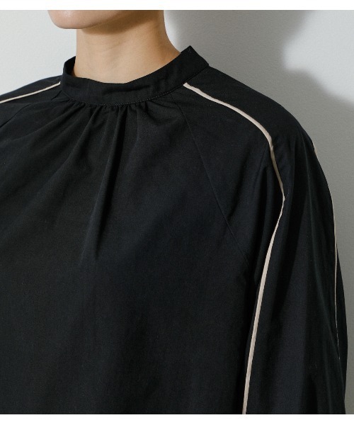 AZUL by moussy（アズールバイマウジー）の「PIPING DESIGN BLOUSE/パイピングデザインブラウス（シャツ/ブラウス・レディース・オフホワイト/ブラック・MEDIUM/SMALL）」の10枚目の写真