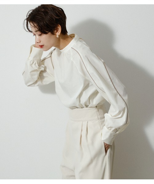 AZUL by moussy（アズールバイマウジー）の「PIPING DESIGN BLOUSE/パイピングデザインブラウス（シャツ/ブラウス・レディース・オフホワイト/ブラック・MEDIUM/SMALL）」の11枚目の写真