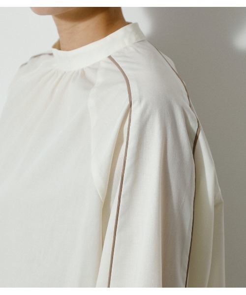 AZUL by moussy（アズールバイマウジー）の「PIPING DESIGN BLOUSE/パイピングデザインブラウス（シャツ/ブラウス・レディース・オフホワイト/ブラック・MEDIUM/SMALL）」の12枚目の写真