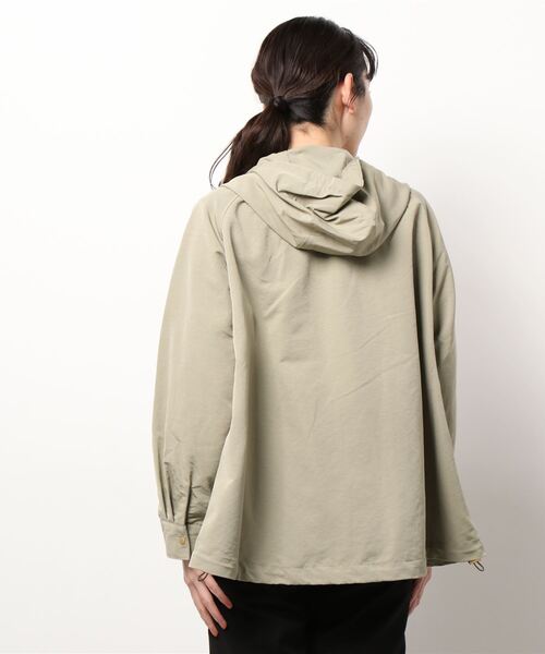 Samansa Mos2 blue(サマンサモスモスブルー)の「裾フレアマウンテンパーカー(マウンテンパーカー・レディース・イエロー/オフホワイト/カーキ・フリ-)」の5枚目の写真