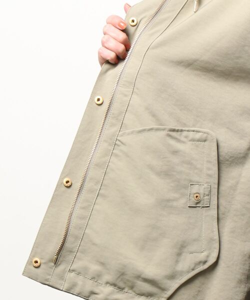 Samansa Mos2 blue(サマンサモスモスブルー)の「裾フレアマウンテンパーカー(マウンテンパーカー・レディース・イエロー/オフホワイト/カーキ・フリ-)」の6枚目の写真