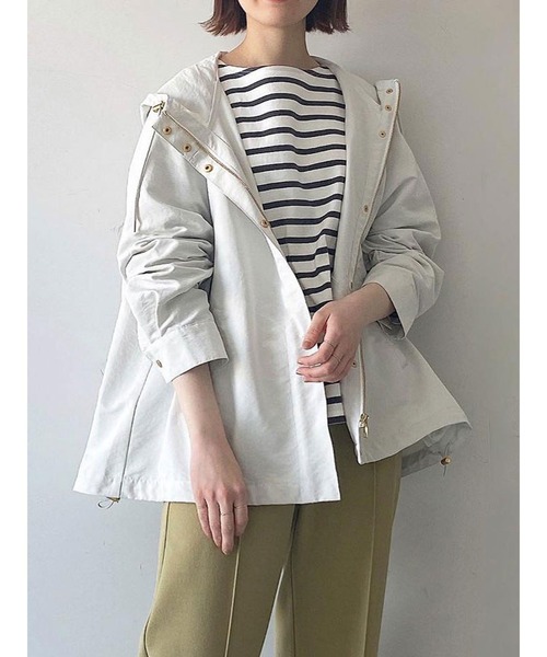 Samansa Mos2 blue(サマンサモスモスブルー)の「裾フレアマウンテンパーカー(マウンテンパーカー・レディース・イエロー/オフホワイト/カーキ・フリ-)」の2枚目の写真