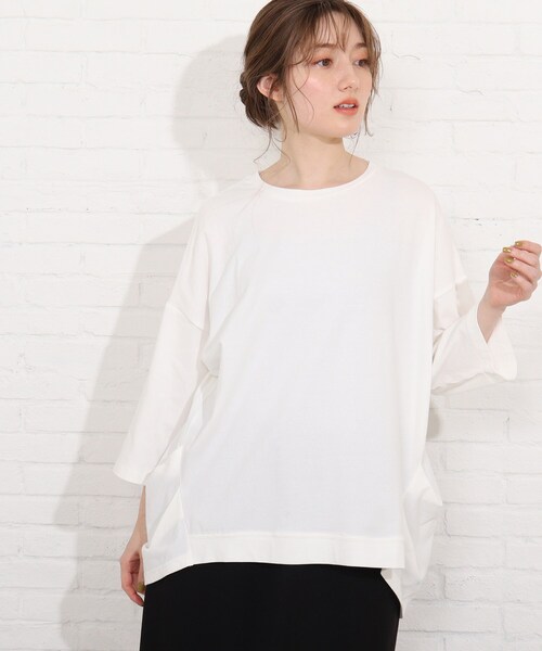 SHOO・LA・RUE(シューラルー)の「◆【SUPIMAコットン】脇タックデザインプルオーバー(Tシャツ/カットソー・レディース・ホワイト系/ブラック/サンドベージュ/ピンク系/ダークブラウン系2/ブルー系2・04/02/03)」の2枚目の写真