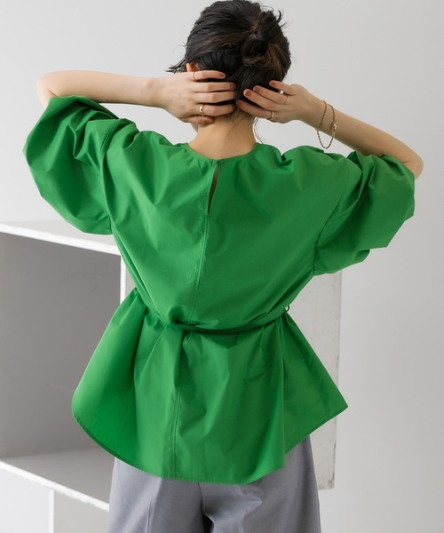 KBF（ケイビーエフ）の「タックボリュームスリーブブラウス（シャツ/ブラウス・レディース・ブラック/オフホワイト/グリーン・ONE）」の3枚目の写真