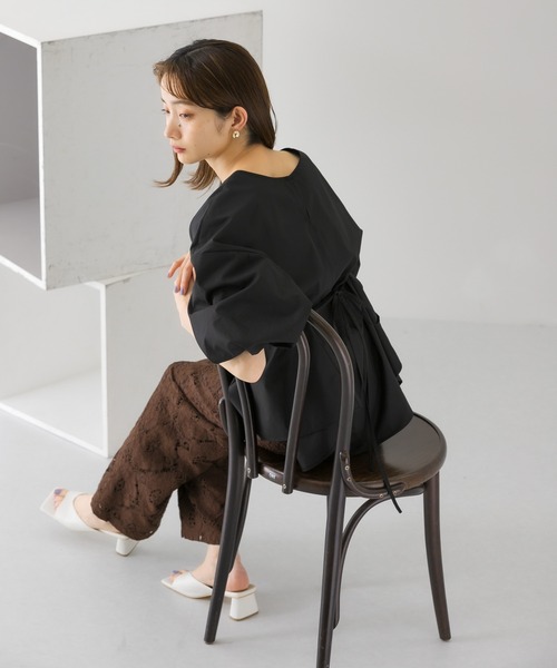 KBF（ケイビーエフ）の「タックボリュームスリーブブラウス（シャツ/ブラウス・レディース・ブラック/オフホワイト/グリーン・ONE）」の21枚目の写真