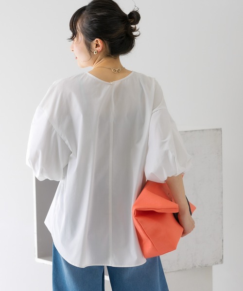 KBF（ケイビーエフ）の「タックボリュームスリーブブラウス（シャツ/ブラウス・レディース・ブラック/オフホワイト/グリーン・ONE）」の19枚目の写真